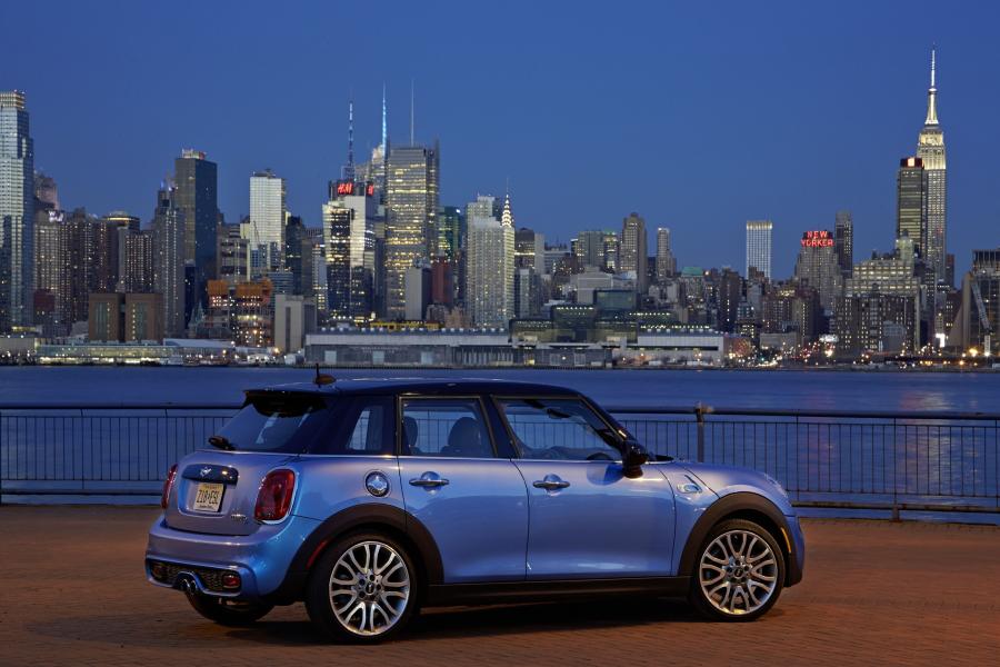  Mini Cooper S 5-Door 2015 года  (US) (фото 20 из 27)